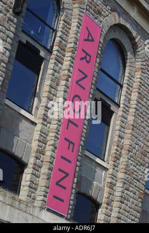 Bristol England die Arnolfini Kunstgalerie Zentrum befindet sich an Bristol Hafen am Kai in einem ehemaligen Tee-Lager Stockfoto