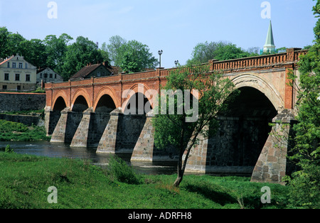 Alte Brücke über den Fluss Venta in Kuldiga Stadt Lettland Stockfoto