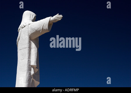 Jesus Christus-Statue "Cristo Blanco" gegen blauen Himmel, Cusco (Cuzco), Peru, Süd-Amerika Stockfoto