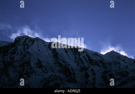 Abendlicht am Annapurna III Reihe vom Dorf Ngawal Annapurna Conservation Area Nepal gesehen Stockfoto