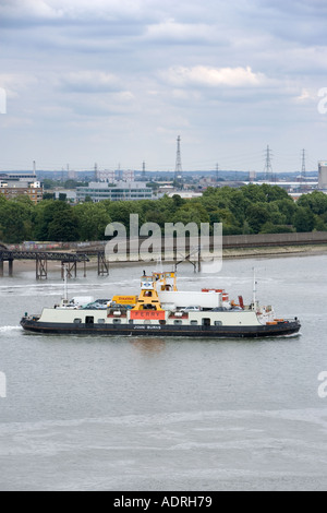 Woolwich Fähre überquert die Themse East London Stockfoto