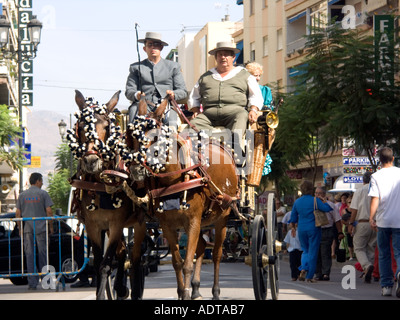 Pferdekutsche auf der Feria von Fuengirola, Costa Del Sol, Spanien Stockfoto