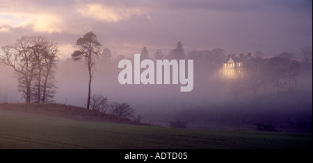 Nebel Sonne und Ruhm Makerston House auf den Tweed in Schottland im Morgengrauen Stockfoto