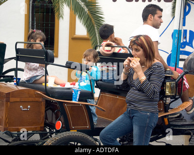 Feria de Nuestra Señora la Virgen del Rosario Coronado Messe der Muttergottes die gekrönte Jungfrau des Rosenkranzes Stockfoto