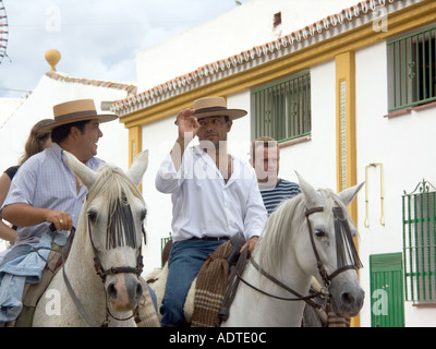 Männer in traditionellen Hüte spanische Reiter Fuengirola Feria Costa del Sol-Andalucia Spanien Andalusien Andalusien Andalusien Reiten Stockfoto