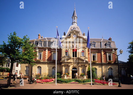 Architektur 19. Jahrhundert Frankreich, Rathaus von Cabourg, Normandie, Cote Fleurie. Rathaus von Mairie (Büro des Bürgermeisters), Gebäude der lokalen Regierung. Stockfoto