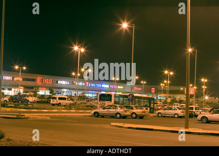 Israelische Shopping Mall Parkplatz Stockfoto