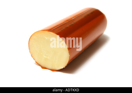 Wurst von geräuchertem Käse isoliert auf einem weißen Studio-Hintergrund. Stockfoto