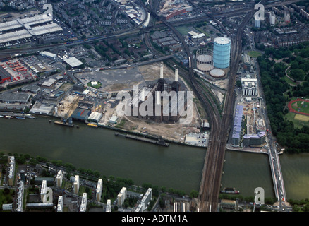 LUFTAUFNAHME DER BATTERSEA POWER STATION DURCH DEN FLUSS THEMSE LONDON Stockfoto