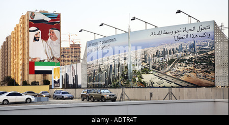 Sheik Poster und Entwicklers Horten auf der Straße, Dubai Stockfoto