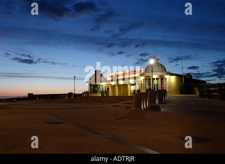 Cromer Pier, Norfolk bei Sonnenuntergang. Stockfoto