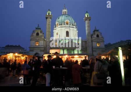 Weihnachtsmarkt am Karl Kathedrale Wien Stockfoto