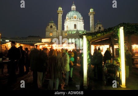 Weihnachtsmarkt am Karl Kathedrale Wien Stockfoto