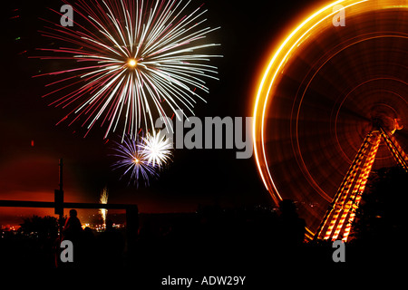 Riesenrad in der Nacht auf Halloween-Nacht Kerl Fawkes Nacht Stockfoto