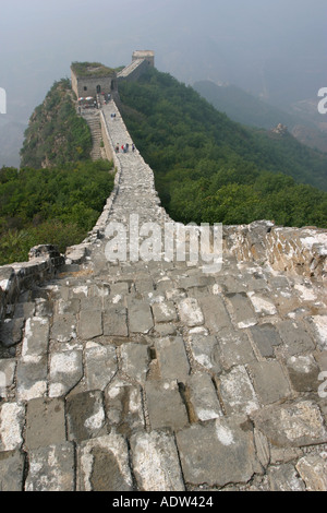 Steile Treppen auf einsame Touristen frei Abschnitt der chinesischen Mauer bei Simitai Beijing Asia Stockfoto