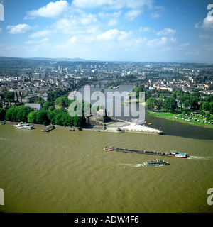 DEUTSCHES ECK ZUSAMMENFLUSS VON RHEIN UND MOSEL FLÜSSE KOBLENZ RHEINLAND-PFALZ DEUTSCHLAND Stockfoto