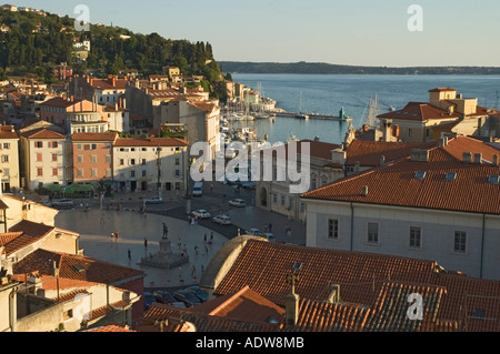 Slowenien Piran Blick in Richtung Tartini-Platz und den Hafen Stockfoto