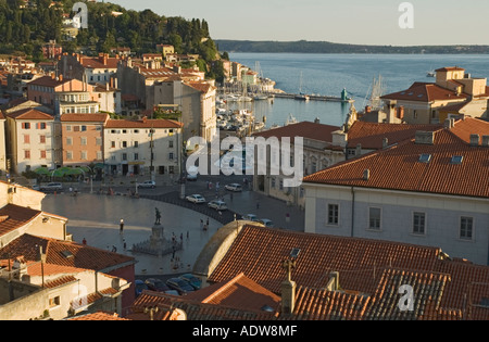 Slowenien Piran Blick in Richtung Tartini-Platz und den Hafen Stockfoto