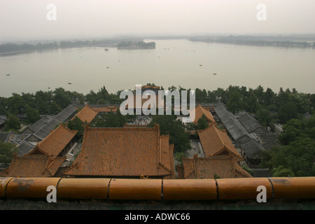 Blick über den Hauptsee an der berühmten touristischen Attrasction des Sommerpalastes in Peking China Asien Stockfoto