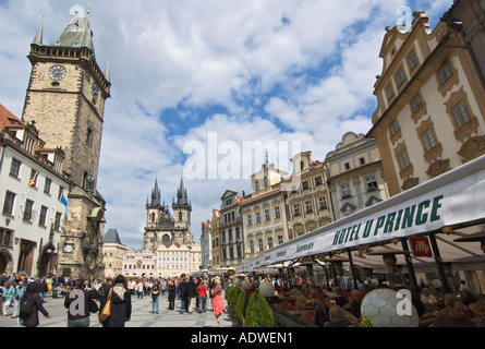 Tschechische Republik Prag alte Stadt Stare Mesto Karlova Straße Staromestske Namesti in Ferne Stockfoto