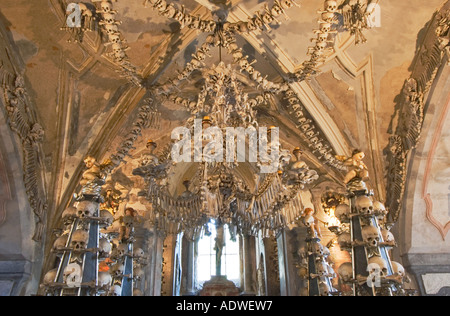 Tschechien Kutná Hora Sedlec Ossuary Kapelle Allerheiligen Menschenknochen Stockfoto