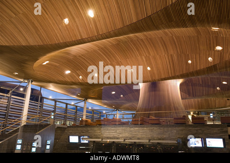 Wales Cardiff Cardiff Bay Nacht Innere der Senedd National Assembly for Wales Gebäude Stockfoto
