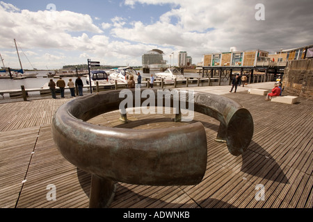 Wales Cardiff Cardiff Bay Mermaid Quay Celtic Ring Waterfront Skulptur von Harvey Hood Stockfoto