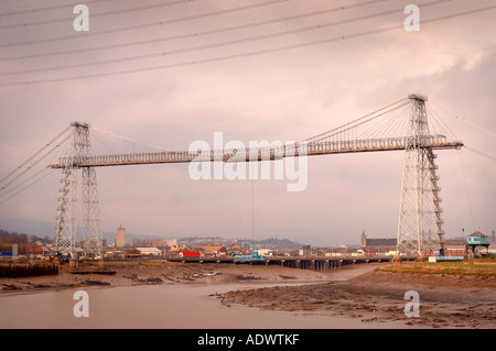 DIE SCHWEBEFÄHRE NAHE DEM HAFEN IN NEWPORT SOUTH WALES UK Stockfoto