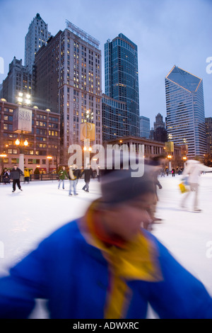 Skater in Eisbahn im Millennium Park Chicago (Illinois) Stockfoto