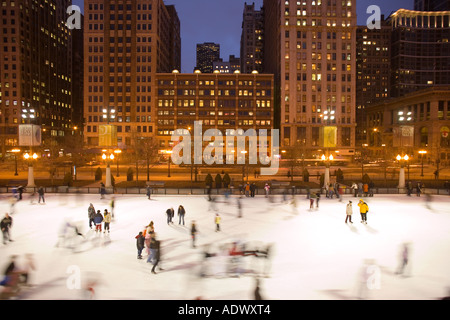 Skater in Eisbahn im Millennium Park Chicago (Illinois) Stockfoto