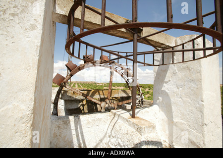 Altes Wasserbewässerungssystem für die Landwirtschaft Stockfoto