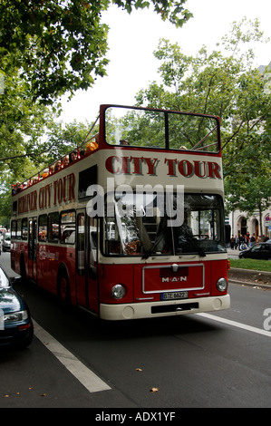 Eine City-Tour-Bus auf den Kurfürstendamm Berlin Stockfoto