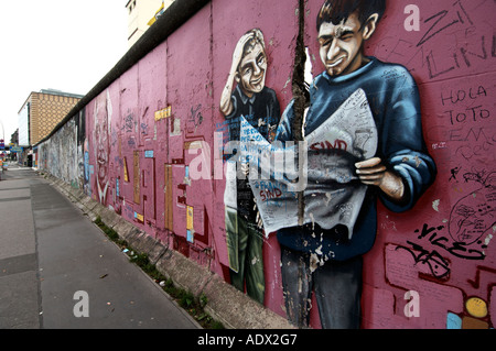 Berlin East Side Gallery-Graffiti auf der östlichen Seite der Überreste der Berliner Mauer Stockfoto