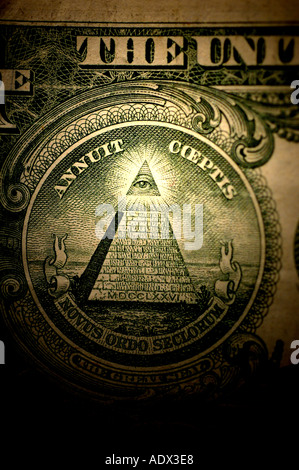 Detail von einem Dollar Bill Note mit Pyramide und Auge-logo Stockfoto