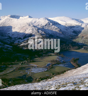 Winter Blick über Patterdale und Glenridding in Richtung Lakelandpoeten, Lake District National Park, Cumbria, England, UK. Stockfoto