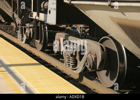 Nahaufnahme der amerikanischen Eisenbahn-Güterwagen-LKW Stockfoto