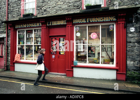 Ironmongers & Haus Einrichtung laden in Bala Gwynedd North Wales UK Stockfoto