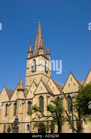 Sibiu, Siebenbürgen, Rumänien. Lutherische Kathedrale der Heiligen Maria/Evangelische Kirche (1300-1520; Gothic) in Piata Huet (quadratisch) Stockfoto