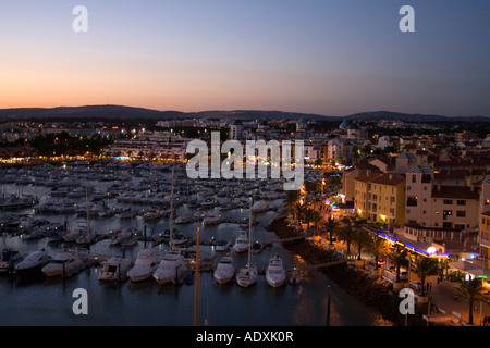 Vilamoura Marina in der Abenddämmerung Algarve Portugal-Südeuropa Stockfoto