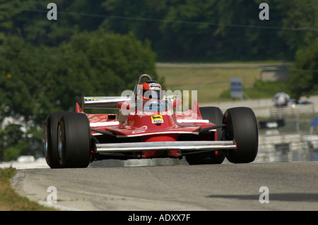 Robert Moeller Rennen seine ex Gilles Villeneuve 1980 Ferrari 312 T5 an Brian Redman International Challenge in Road America 05 Stockfoto