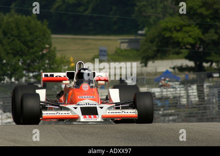 Jeff Lewis Rennen seine 1977 McLaren M26 an Brian Redman International Challenge in Road America 2005 Stockfoto