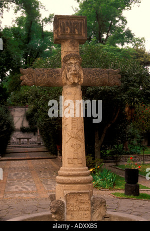 Kreuz aus Stein, Mauerwerk, Innenhof, San Jacinto Kirche, die römisch-katholische Kirche, Katholizismus, San Angel, Mexico City, Distrito Federal, Mexiko Stockfoto