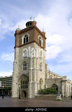 St. Saint Giles Cripplegate Kirche im Barbican Arts Centre in London England Stockfoto
