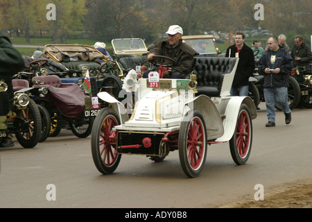 Oldtimer auf der jährlichen London nach Brighton Auto laufen Stockfoto