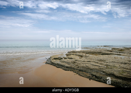 Sand & Rock Küste bei Bamburgh in Nothumberland UK Stockfoto