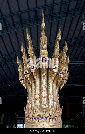 Galionsfigur auf eines der zeremoniellen königlichen Barken in Bangkok Stockfoto