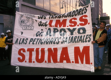 Mexikaner, Mexikaner, Demonstranten, Protest, Demonstration, STUNAM, Union der UNAM Arbeiter, Downtown, Mexico City, Distrito Federal, Mexiko Stockfoto