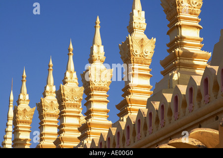 Reihe von Stupas in Pha, die Luang Stockfoto