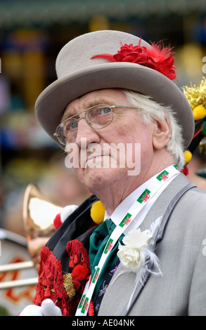 Unnachgiebig Jazz Band März auf der Straße in Brecon Jazz Festival Powys Wales UK Stockfoto