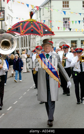 Unnachgiebig Jazz Band März auf der Straße in Brecon Jazz Festival Powys Wales UK Stockfoto